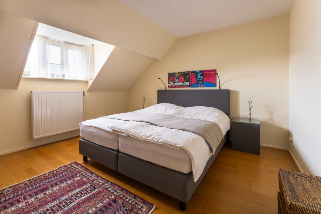 Afbeelding van een slaapkamer van een short stay in Limburg.